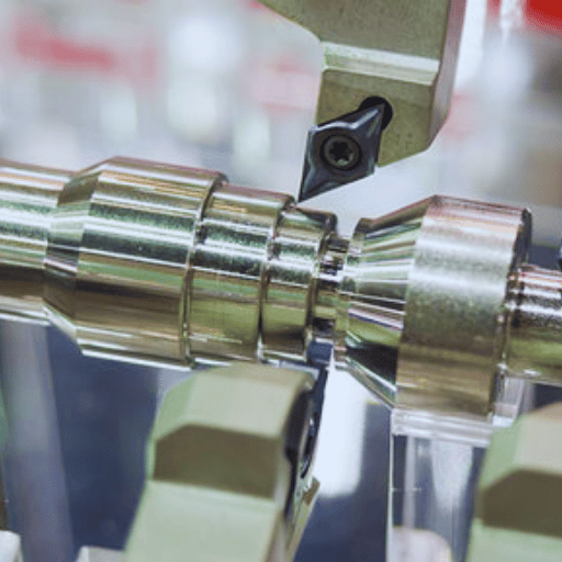 ¿En qué se diferencia el torneado CNC del fresado CNC?